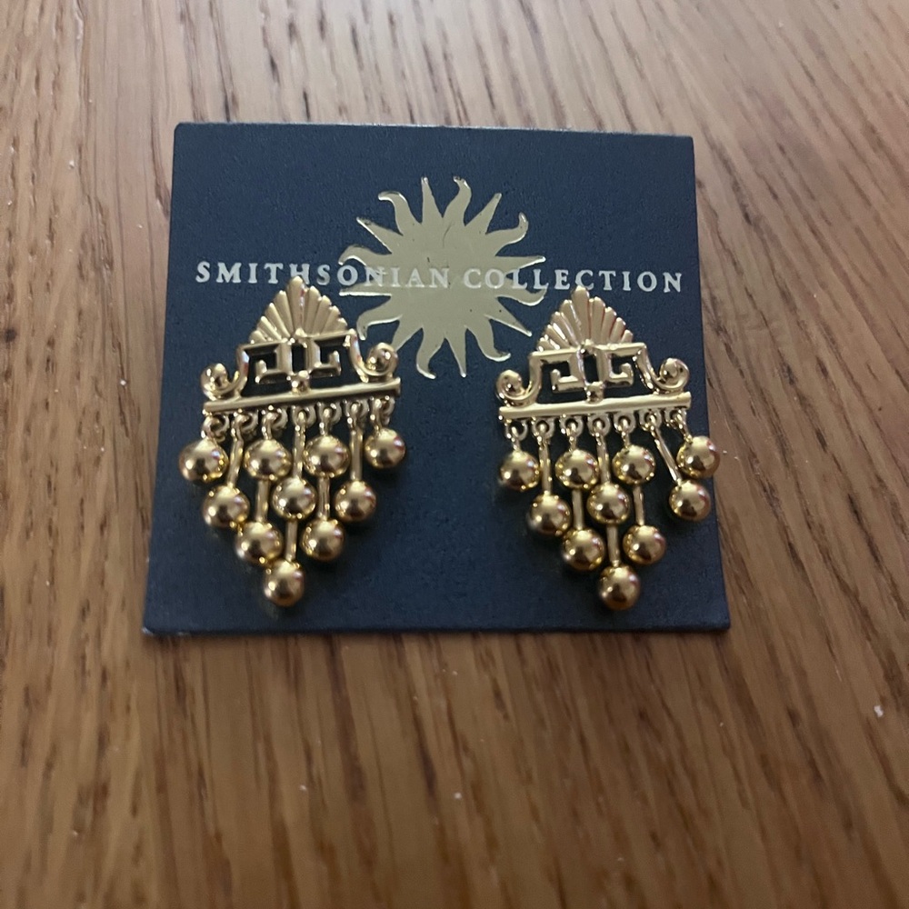 New with tags Smithsonian Collection Gold Chandelier Earrings